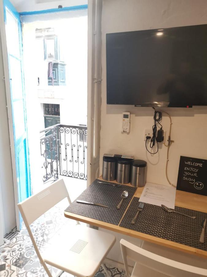 Studio Apartment In Валета Екстериор снимка